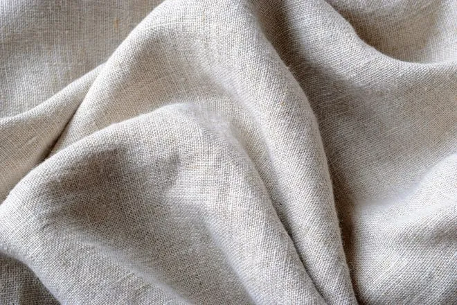 Why American colonists used linen instead of cotton