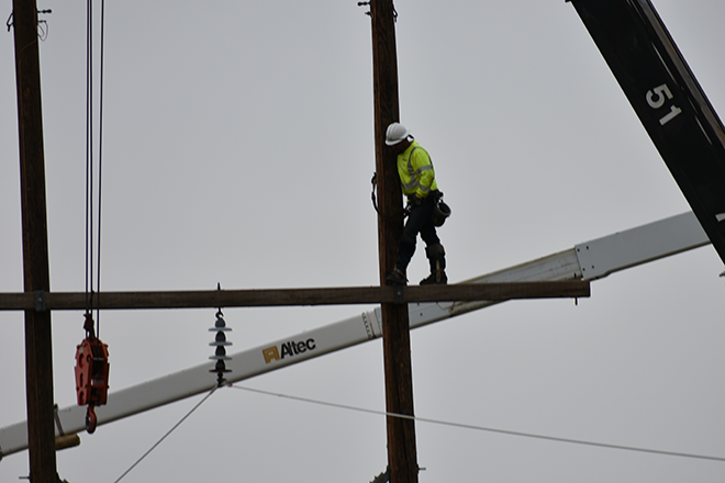 2018-07-28 PICT Power Line Repair Lineman Crossbar - Chris Sorensen 2018-07-28 PICT Power Line Repair Lineman Crossbar - Chris Sorensen