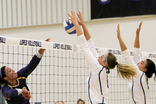 PICT LCC Volleyball Anamarija Mikovic Allie White - LCC - Rory Gillespie PICT LCC Volleyball Anamarija Mikovic Allie White - LCC - Rory Gillespie
