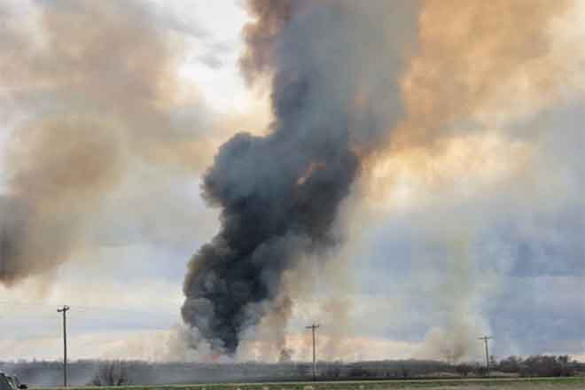 PICT 64J1 Smoke from the Black Bridge Fire April 5, 2019 - Casey Sheridan PICT Smoke from the Black Bridge Fire April 5, 2019 - Casey Sheridan