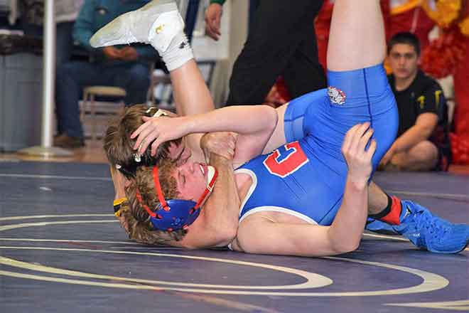 PIC 64J1 Aiden Michael locks up the cradle to pin - Rhonda Uhland PIC Aiden Michael locks up the cradle to pin - Rhonda Uhland