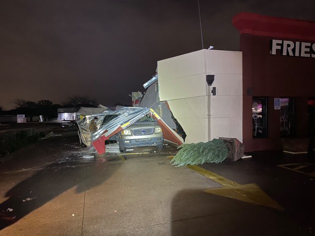 PICT Storm damage in Arlington, Texas - AccuWeather PICT Storm damage in Arlington, Texas - AccuWeather