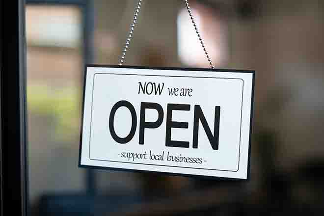 PROMO Business - Open Sign Local Small Support - iStock - Ridofranz