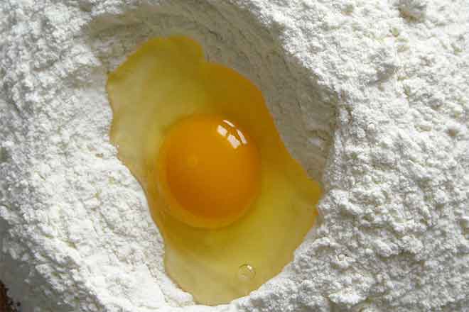 PROMO 64J1 Food - Cooking Egg Flour dough - flickrcc - Leda - public domain