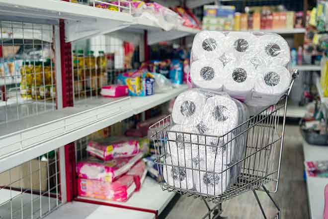 PROMO 64J1 Miscellaneouos - Shopping Hoarding Toilet Tissue Paper - iStock - Mumemories PROMO Miscellaneouos - Shopping Hoarding Toilet Tissue Paper - iStock - Mumemories
