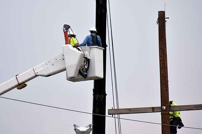PROMO 64J1 Miscellaneous - Energy Power Electric Lineman Repair Pole Line - Chris Sorensen
