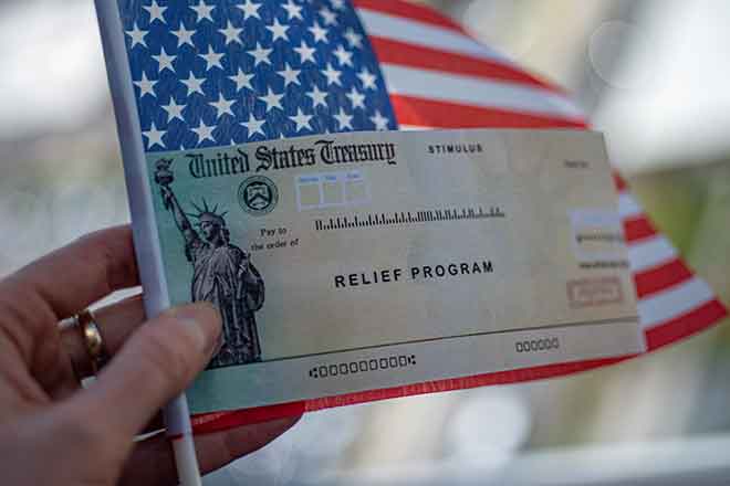 PROMO Money - Relieve Program Check United States Flag Stimulus - iStock - Evgenia Parajanian