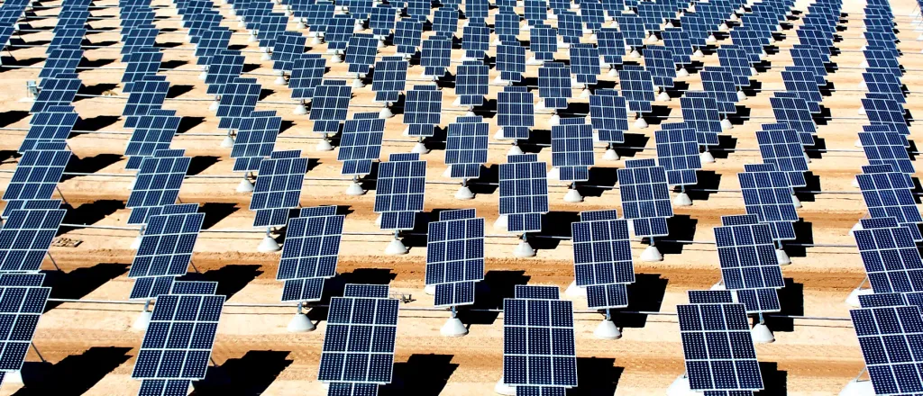 PROMO HIRES Energy - Solar Panel Cell Photovoltaic Array - Wikimedia Field of utility-scale photovoltaic solar panels.