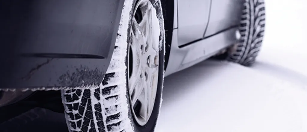 PICT Car Tires Snow - FamilyFeatures - Getty
