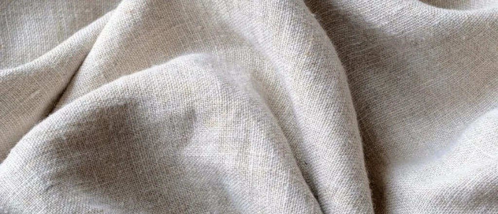 Why American colonists used linen instead of cotton