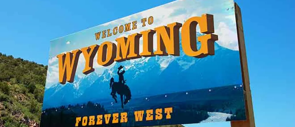 PROMO 64J1 States - Wyoming Welcome Sign - iStock - Ingo Dorenberg