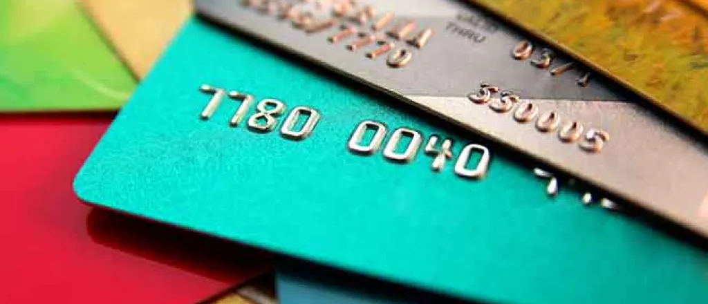 PROMO Finance - Credit Card Money Shopping Bank - iStock - alexialex