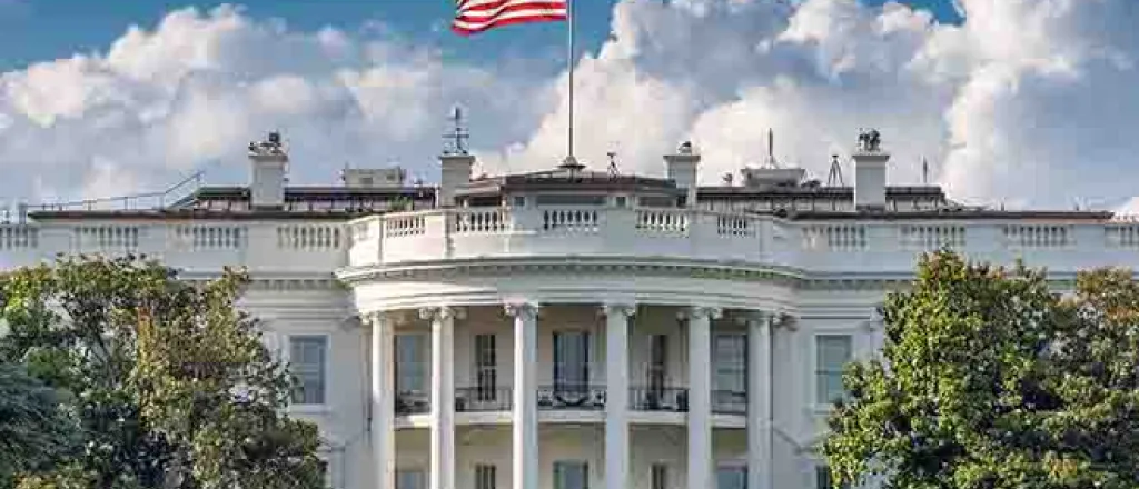PROMO 64J1 Government - Building White House President Flag Washington DC - iStock - lucky-photographer