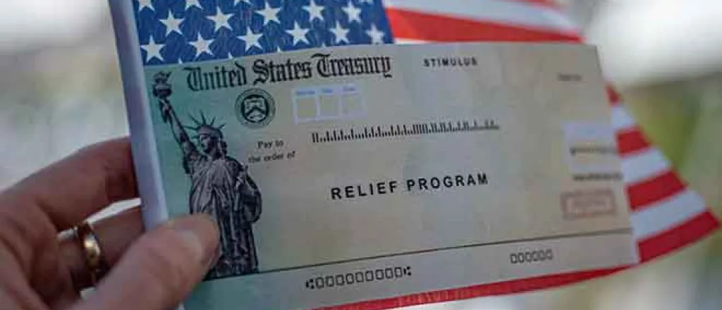 PROMO Money - Relieve Program Check United States Flag Stimulus - iStock - Evgenia Parajanian