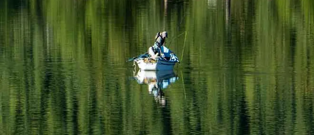 PROMO Outdoors - Boat Fishing Lake Trees Fisherman - iStock - Sparty1711