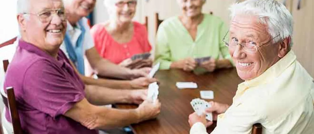 PROMO People - Senior Citizen Cards Game - iStock - Wavebreakmedia