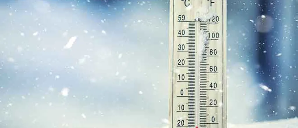 PROMO Weather - Thermometer Cold Temperature Snow - iStock - MarianVejcik