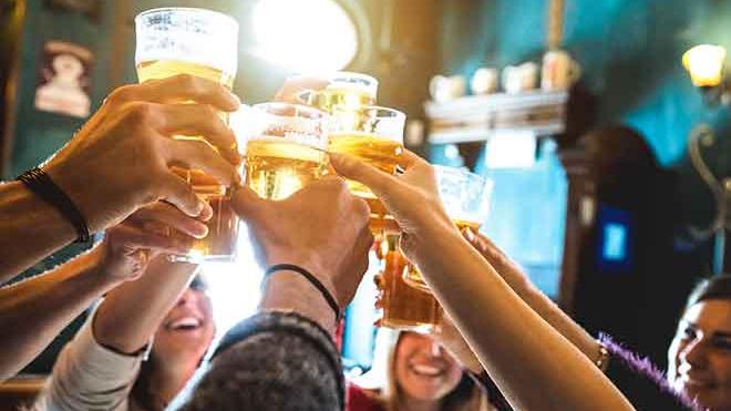 PROMO 660 x 440 Miscellaneous - Celebration Alcohol Beer Glass People Pub Bar - iStock - ViewApart PROMO 660 x 440 Miscellaneous - Celebration Alcohol Beer Glass People Pub Bar - iStock - ViewApart