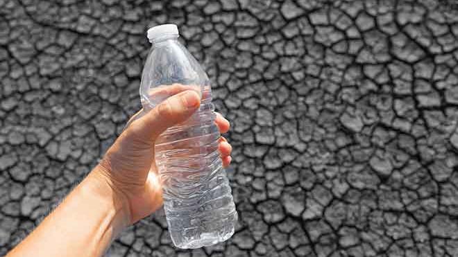 PROMO 660 x 440 Miscellaneous - Drought Water Bottle Cracked Mud - iStock PROMO 660 x 440 Miscellaneous - Drought Water Bottle Cracked Mud - iStock