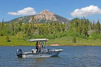 Colorado Parks reminds boaters, paddlers to be cautious in windy conditions and to know the dangers of cold water