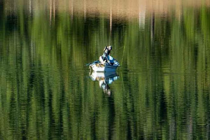 PROMO 660 x 440 Outdoors - Boat Fishing Lake Trees Fisherman - iStock - Sparty1711 PROMO 660 x 440 Outdoors - Boat Fishing Lake Trees Fisherman - iStock - Sparty1711