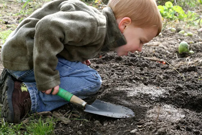 PICT Child in Dirt - Earthtalk PICT Child in Dirt - Earthtalk