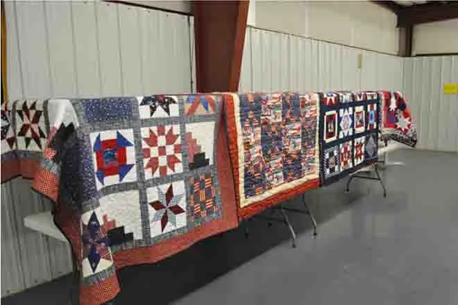 PICT Quilts at American Legion dinner for veterans - Roland Sorensen