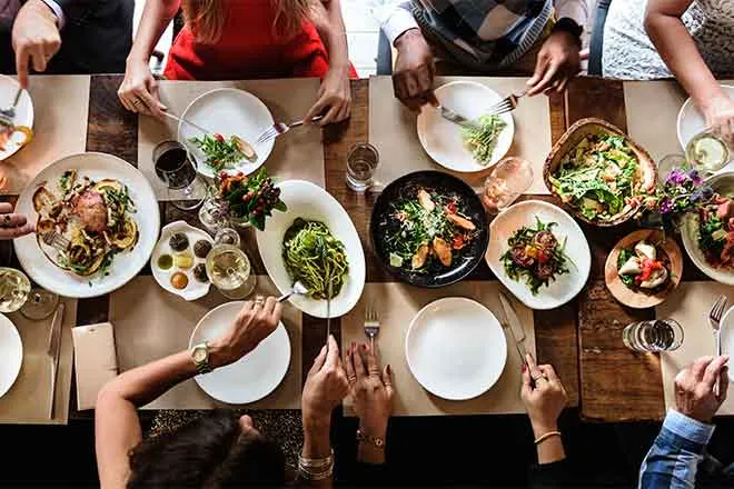PROMO 64J1 Food - Dining Dinner Table Plates People - iStock - Rawpixel PROMO Food - Dining Dinner Table Plates People - iStock - Rawpixel