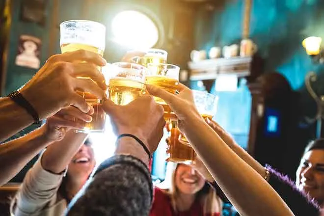 64J Miscellaneous - Celebration Alcohol Beer Glass People Pub Bar - iStock - ViewApart Miscellaneous - Celebration Alcohol Beer Glass People Pub Bar - iStock - ViewApart