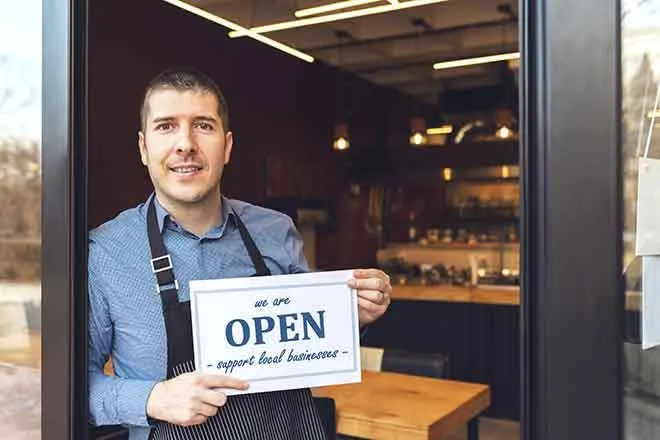 PROMO 64J1 Business - Sign Open Man Store - iStock - Dan Rentea PROMO Business - Sign Open Man Store - iStock - Dan Rentea