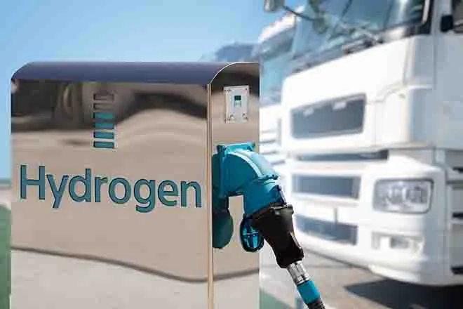 PROMO 64J1 Energy - H2 Hydrogen Fuel Station Semi Truck - iStock - Scharfsinn86 PROMO Energy - H2 Hydrogen Fuel Station Semi Truck - iStock - Scharfsinn86