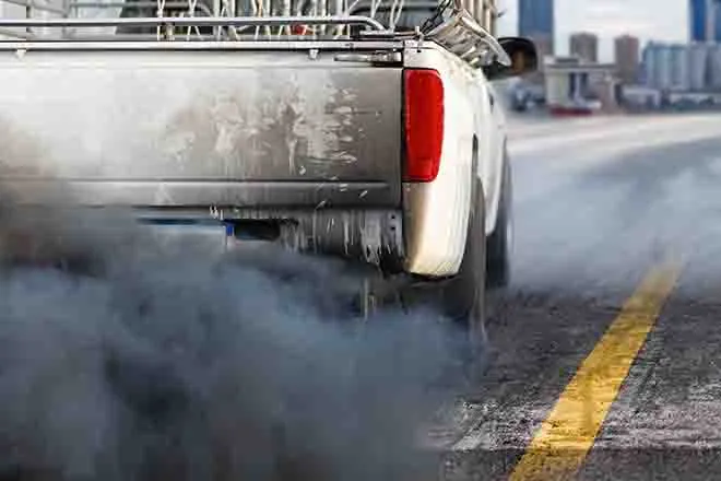 PROMO 64J1 Environment - Pollution Vehicle Pickup Truck Exhaust Smoke Road - iStock - Toa55 PROMO Environment - Pollution Vehicle Pickup Truck Exhaust Smoke Road - iStock - Toa55