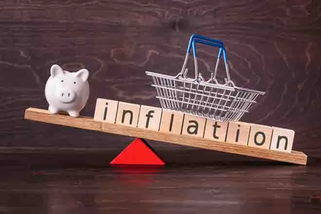 PROMO 64J1 Finance - Inflation Money Personal Shopping Piggy Bank Balance - iStock - Yingko PROMO Finance - Inflation Money Personal Shopping Piggy Bank Balance - iStock - Yingko