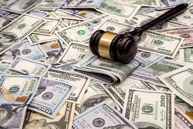 PROMO 64J1 Finance - Money Cash Bills Gavel Justice - iStock - alfexe PROMO Finance - Money Cash Bills Gavel Justice - iStock - alfexe