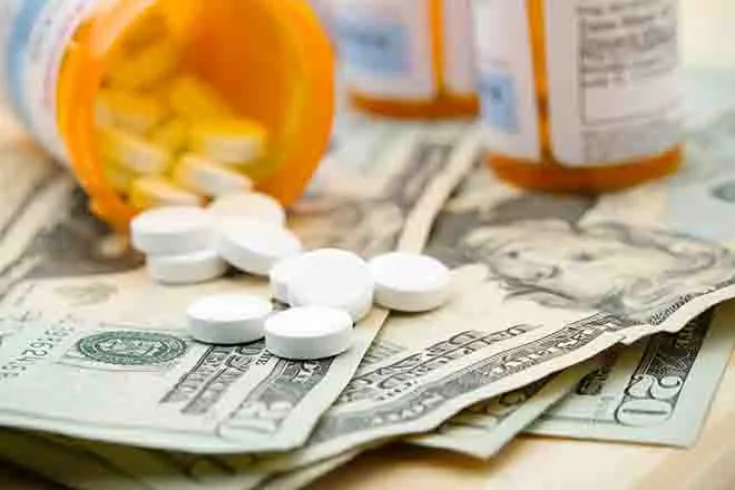 PROMO 64J1 Health - Medicine Drugs Pills Money Perscription Bottle - iStock - RonOrmanJr PROMO Health - Medicine Drugs Pills Money Perscription Bottle - iStock - RonOrmanJr