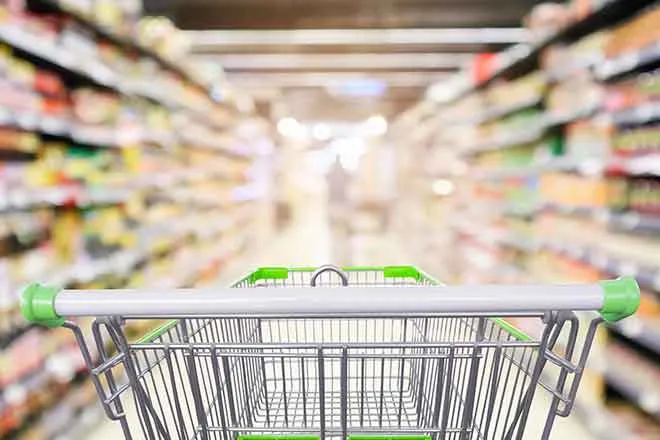 PROMO 64J1 Living - Shopping Cart Groceries Food - iStock - Kwangmoozaa PROMO 64J1 Living - Shopping Cart Groceries Food - iStock - Kwangmoozaa