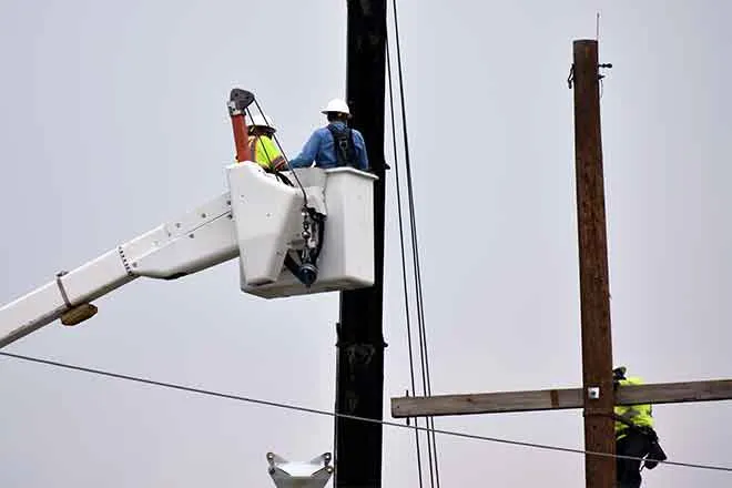PROMO 64J1 Miscellaneous - Energy Power Electric Lineman Repair Pole Line - Chris Sorensen PROMO 64J1 Miscellaneous - Energy Power Electric Lineman Repair Pole Line - Chris Sorensen