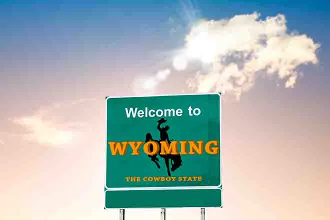 PROMO 64J1 States - Wyoming Sign Welcome - iStock - Lady-Photo