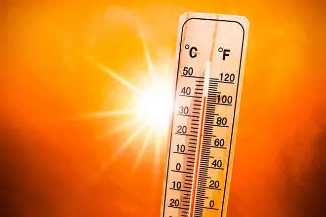 PROMO 64J1 Weather - Sun Thermometer Heat Hot Drought Temperature - iStock - Xurzon