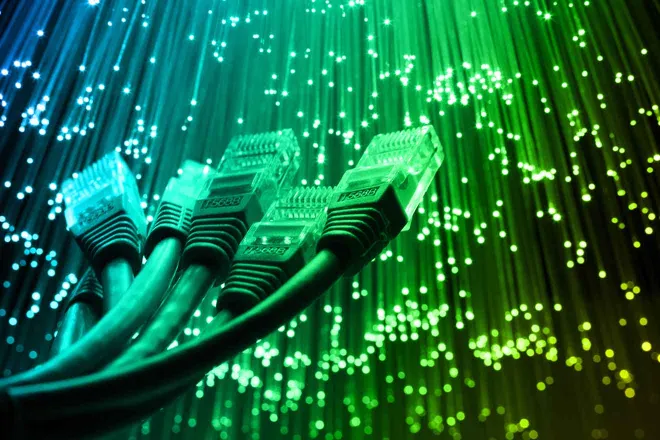PROMO 64J Technology - Network Cable Fiber Optic Comunication - iStock - arcoss PROMO Technology - Network Cable Fiber Optic Comunication - iStock - arcoss