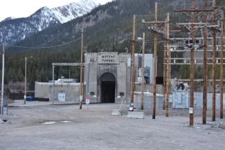 PROMO HIRES Transportation - Moffat Tunnel Colorado Railroad Train - Mackpie - Wikimedia - CC-BY-SA-3.0 Moffat Tunnel in Colorado. A power substation is near the rail tunnel's entrance.