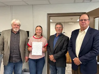 Cheyenne County 4-H members receiving award