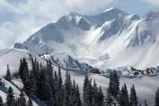PROMO 64J1 Miscellaneous - Snow Mountain Trees Winter - iStock PROMO Miscellaneous - Snow Mountain Trees Winter - iStock