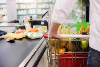 PROMO Food - Grocery Shopping Cart Basket - iStock - Sergei Gnatiuk