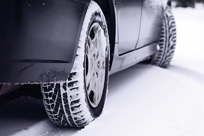 PICT Car Tires Snow - FamilyFeatures - Getty