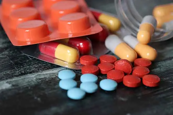 PROMO 64J1 Health - Drugs Pills - iStock - Oleg Elkov