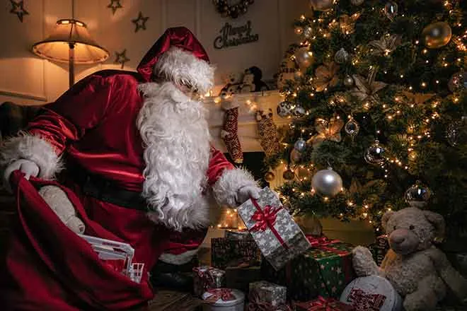 PROMO Miscellaneous - Santa Gift Present Toys Tree Holiday Christmas - iStock - Nastco