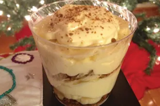 Parfait glass of banana pudding